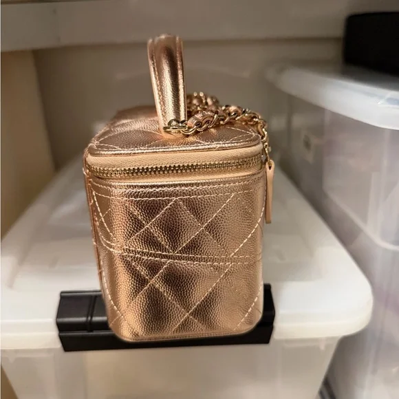 Bnib authentic Chanel Metallic rose Gold Quilted vanity bag new season - Picture 2 of 6